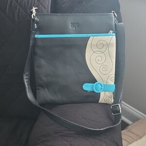 Adsa Black Leather Crossbody Bag